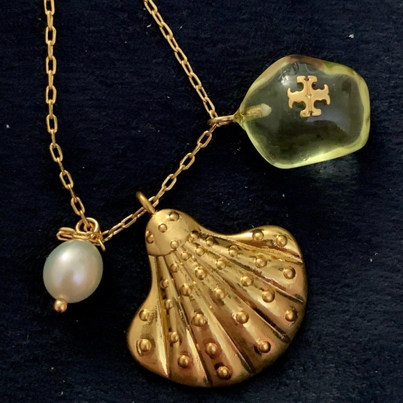 🆕 Tory Burch Sea Of Dreams Charm Pendant Necklace - Picture 4 of 15